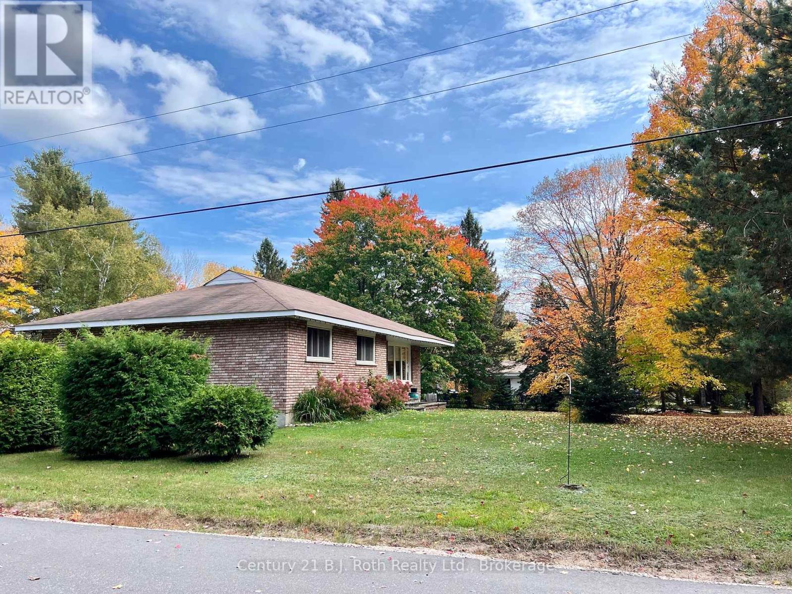 79 Albert Street, Sundridge, Ontario  P0A 1Z0 - Photo 2 - X12410110