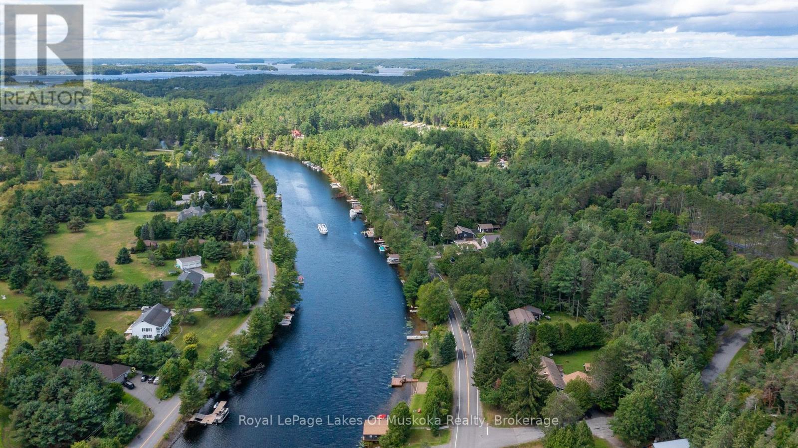 2 Leslie Drive W, Bracebridge, Ontario  P1L 1W8 - Photo 5 - X12410198