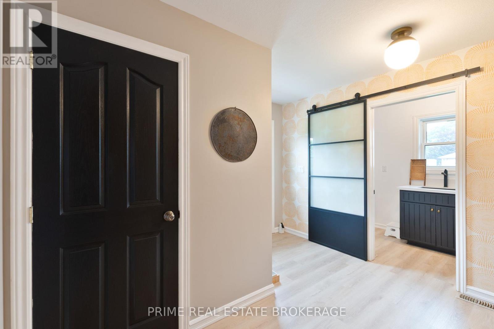8865 Iona Road, Dutton/dunwich (Iona), Ontario  N0L 1P0 - Photo 16 - X12410091