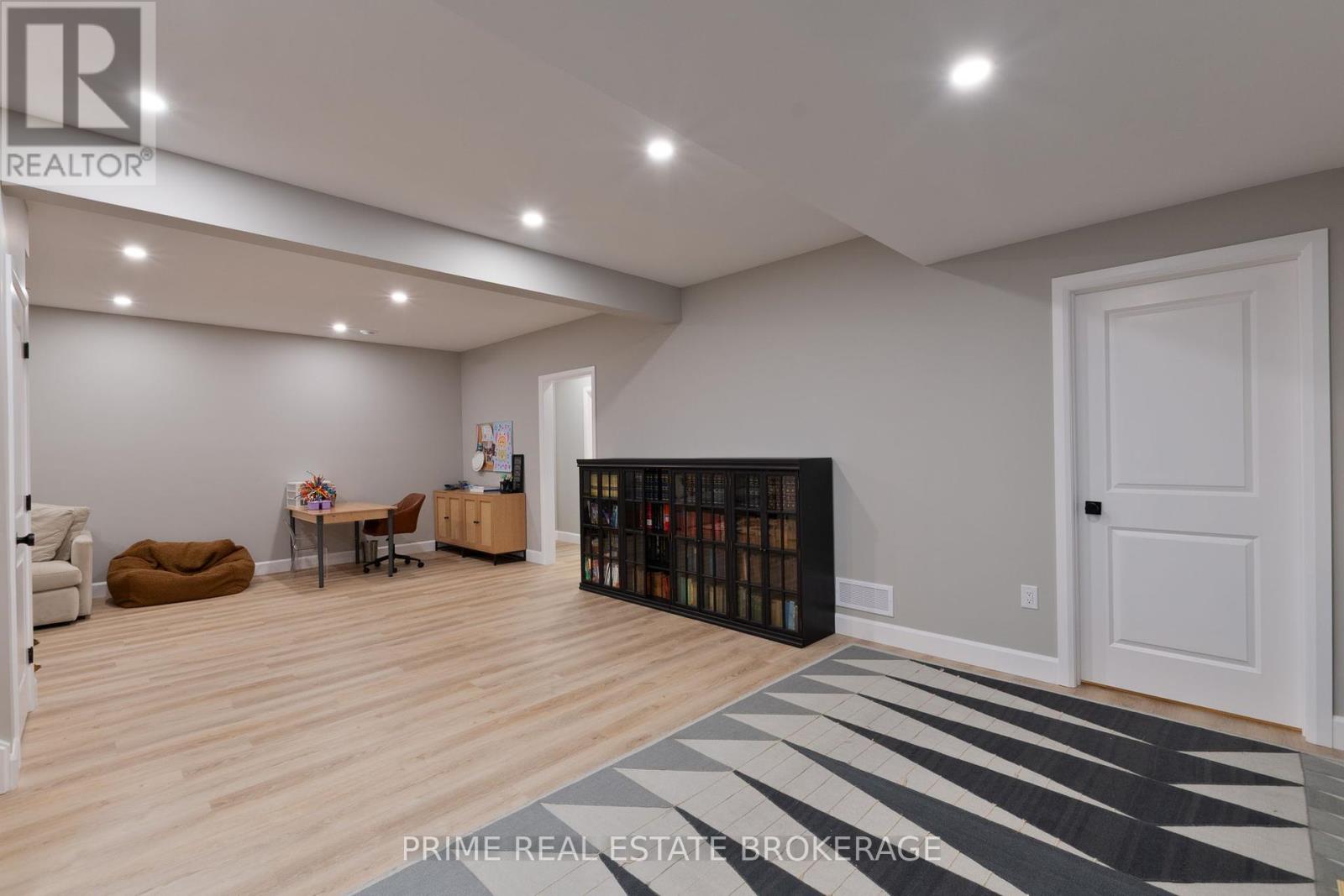 8865 Iona Road, Dutton/dunwich (Iona), Ontario  N0L 1P0 - Photo 29 - X12410091