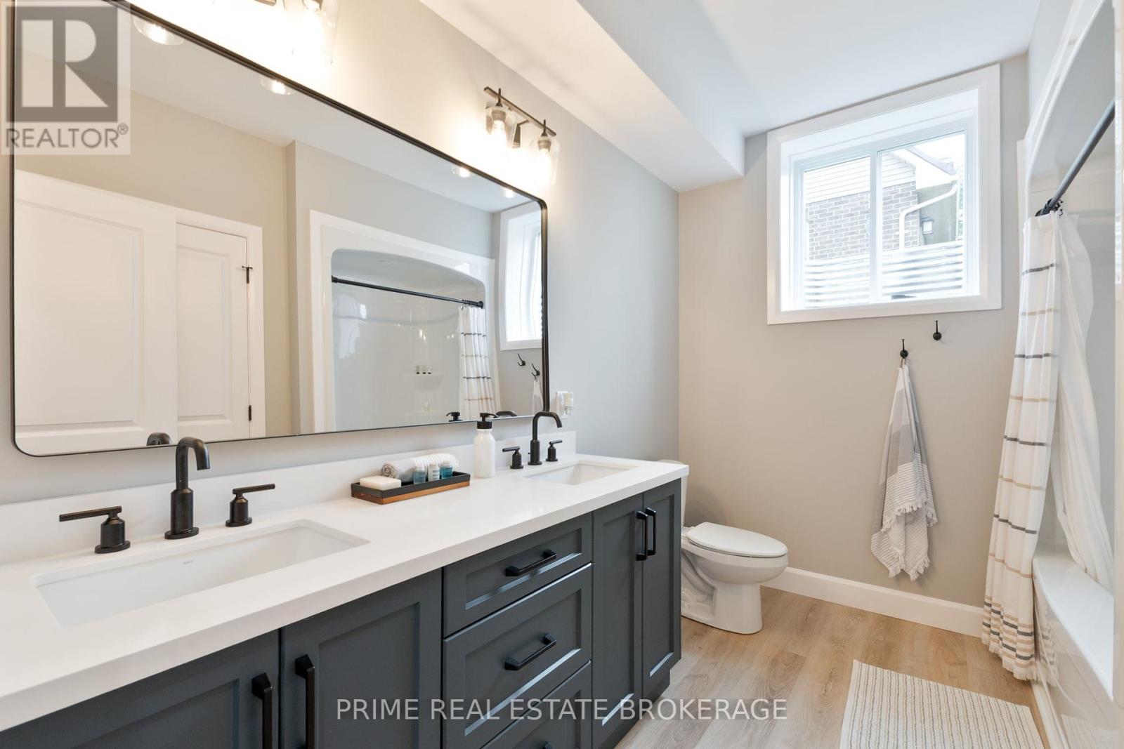 8865 Iona Road, Dutton/dunwich (Iona), Ontario  N0L 1P0 - Photo 35 - X12410091