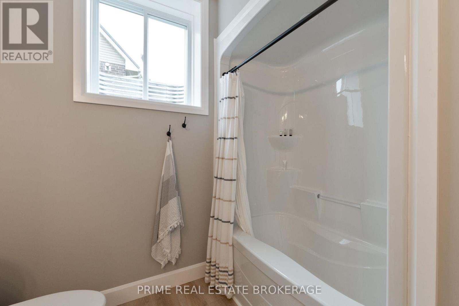 8865 Iona Road, Dutton/dunwich (Iona), Ontario  N0L 1P0 - Photo 36 - X12410091
