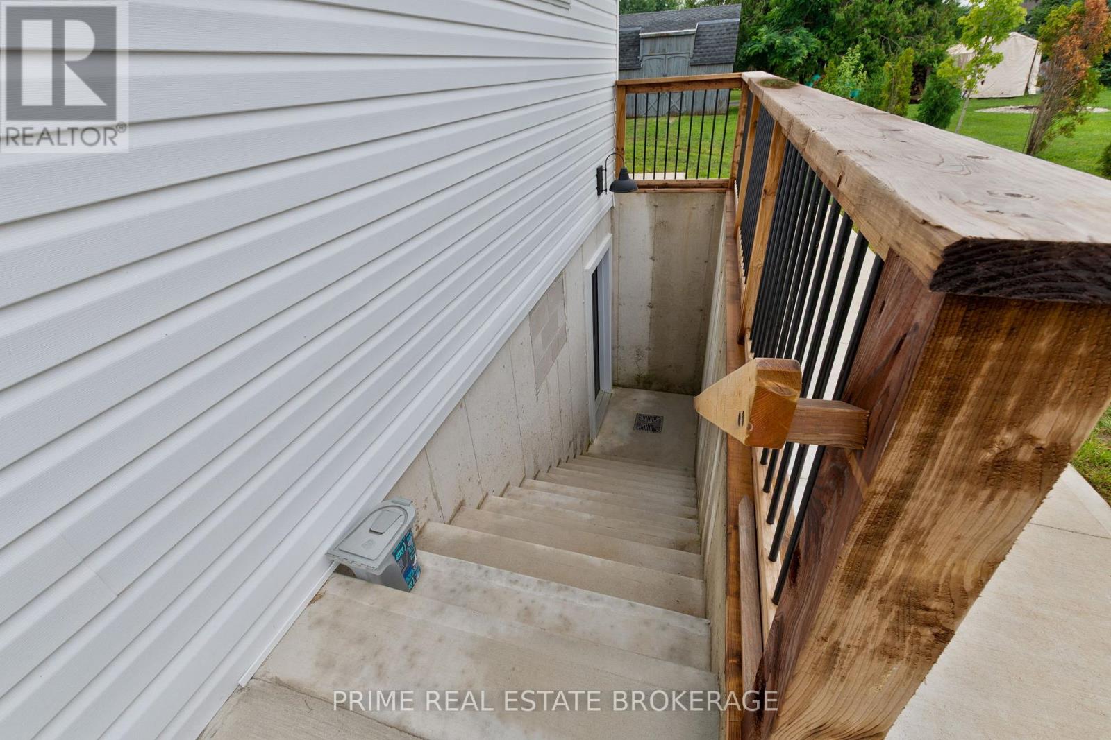 8865 Iona Road, Dutton/dunwich (Iona), Ontario  N0L 1P0 - Photo 39 - X12410091