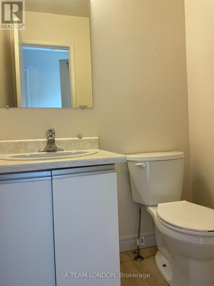 17 - 135 Belmont Drive, London South, Ontario  N6J 4J3 - Photo 2 - X12410100