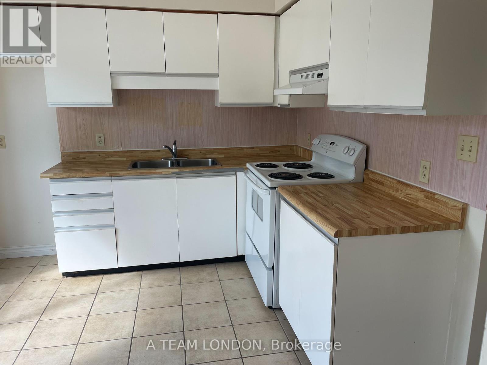 17 - 135 Belmont Drive, London South, Ontario  N6J 4J3 - Photo 3 - X12410100