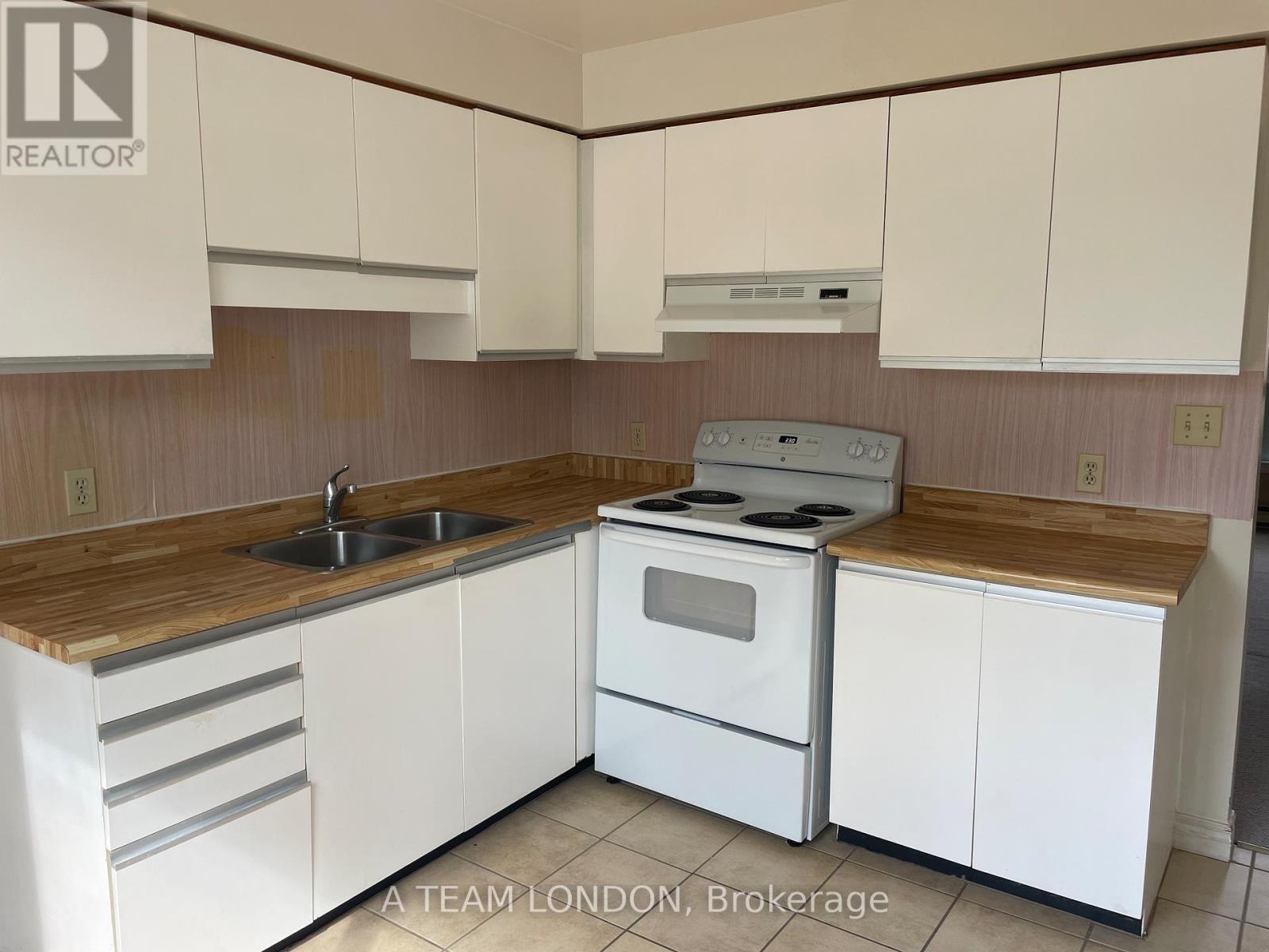 17 - 135 Belmont Drive, London South, Ontario  N6J 4J3 - Photo 4 - X12410100