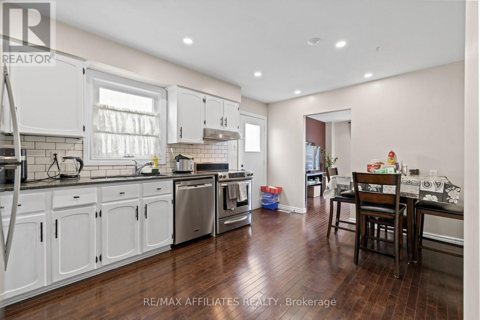 43 Bluegrass Drive, Ottawa, Ontario  K2M 1G2 - Photo 14 - X12410095