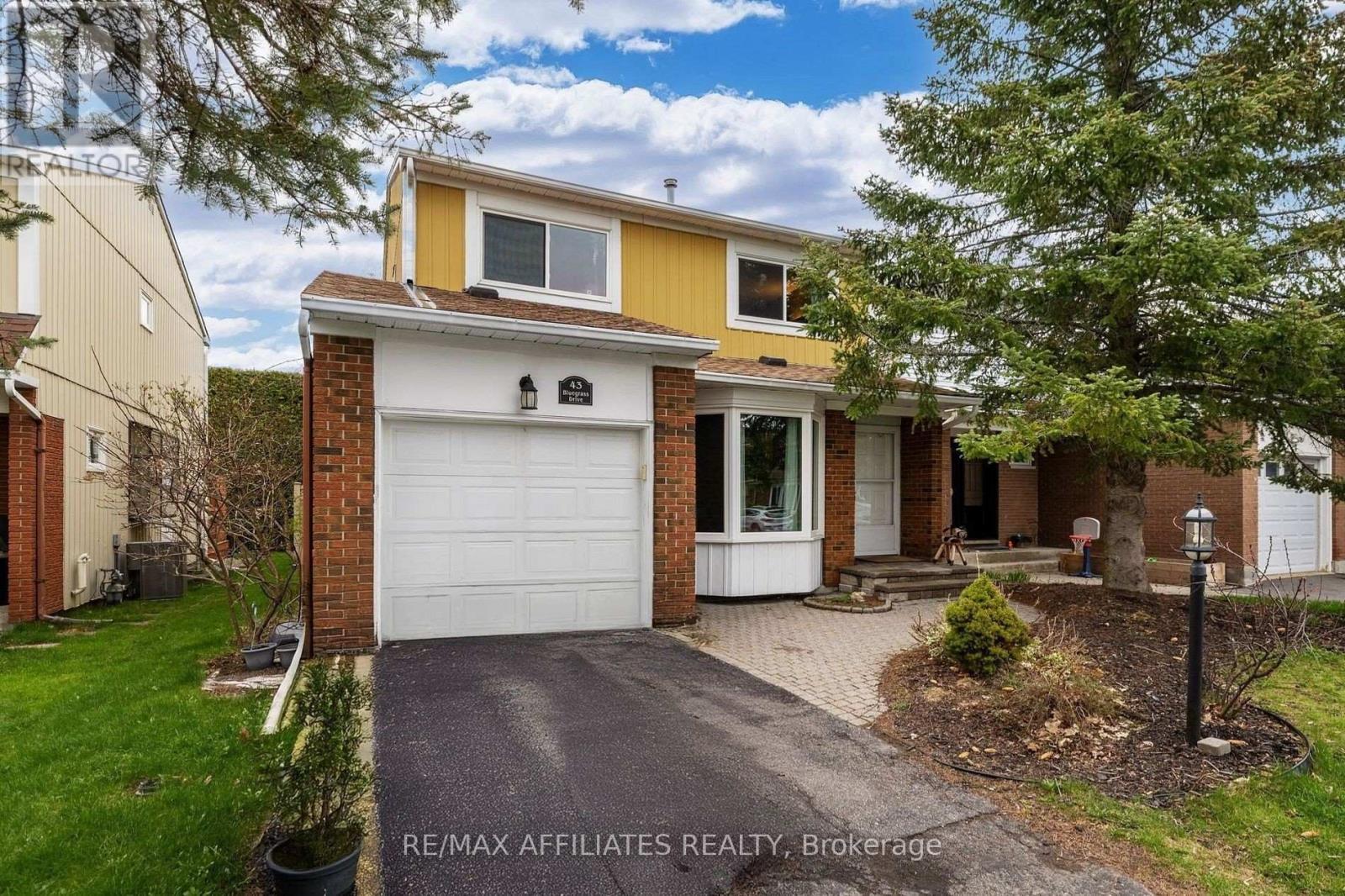 43 Bluegrass Drive, Ottawa, Ontario  K2M 1G2 - Photo 2 - X12410095