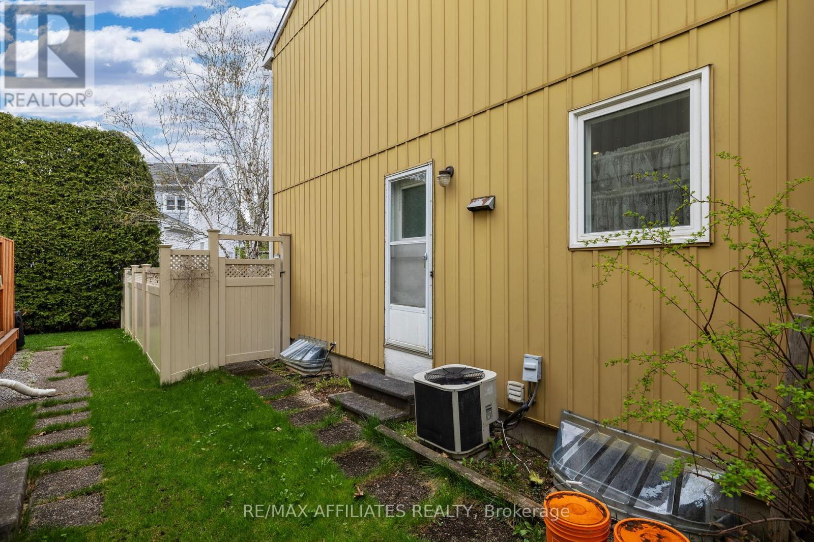 43 Bluegrass Drive, Ottawa, Ontario  K2M 1G2 - Photo 29 - X12410095