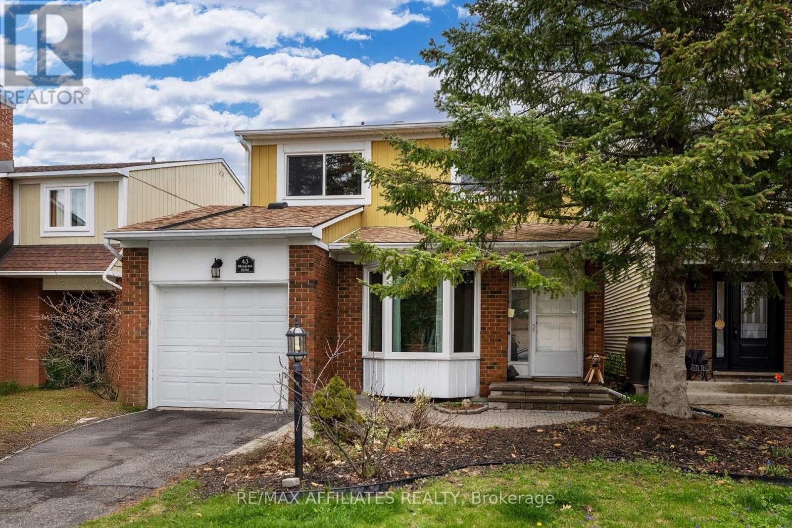 43 Bluegrass Drive, Ottawa, Ontario  K2M 1G2 - Photo 3 - X12410095