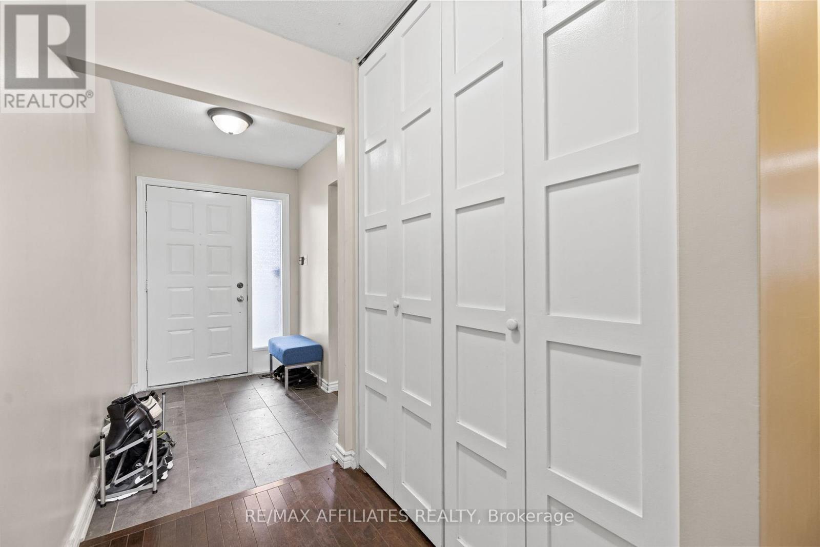43 Bluegrass Drive, Ottawa, Ontario  K2M 1G2 - Photo 5 - X12410095