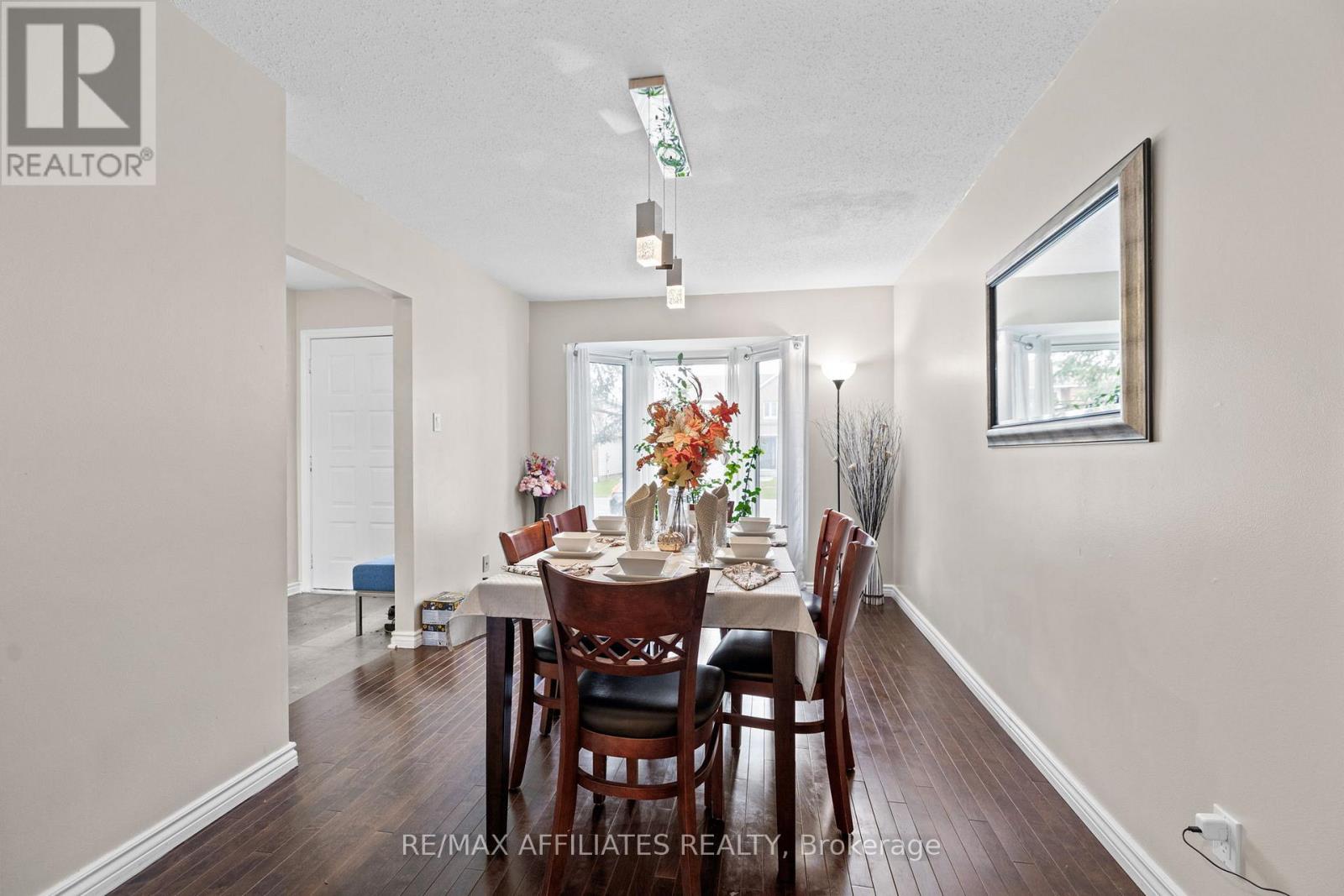 43 Bluegrass Drive, Ottawa, Ontario  K2M 1G2 - Photo 6 - X12410095