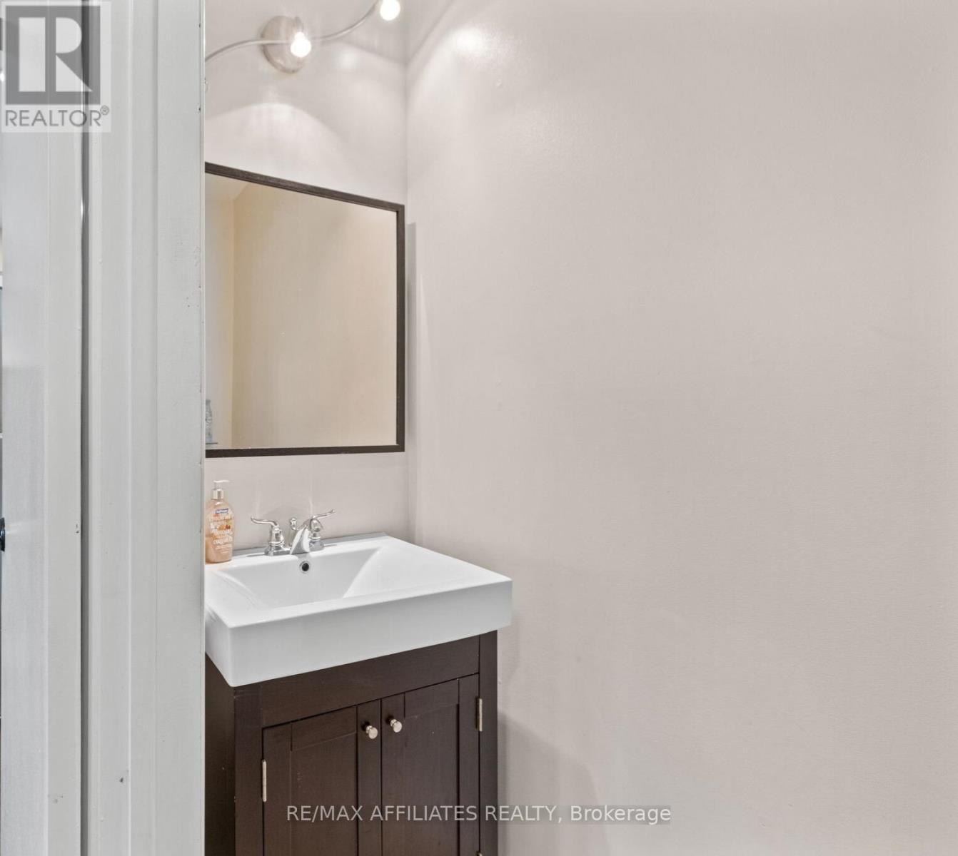 43 Bluegrass Drive, Ottawa, Ontario  K2M 1G2 - Photo 7 - X12410095