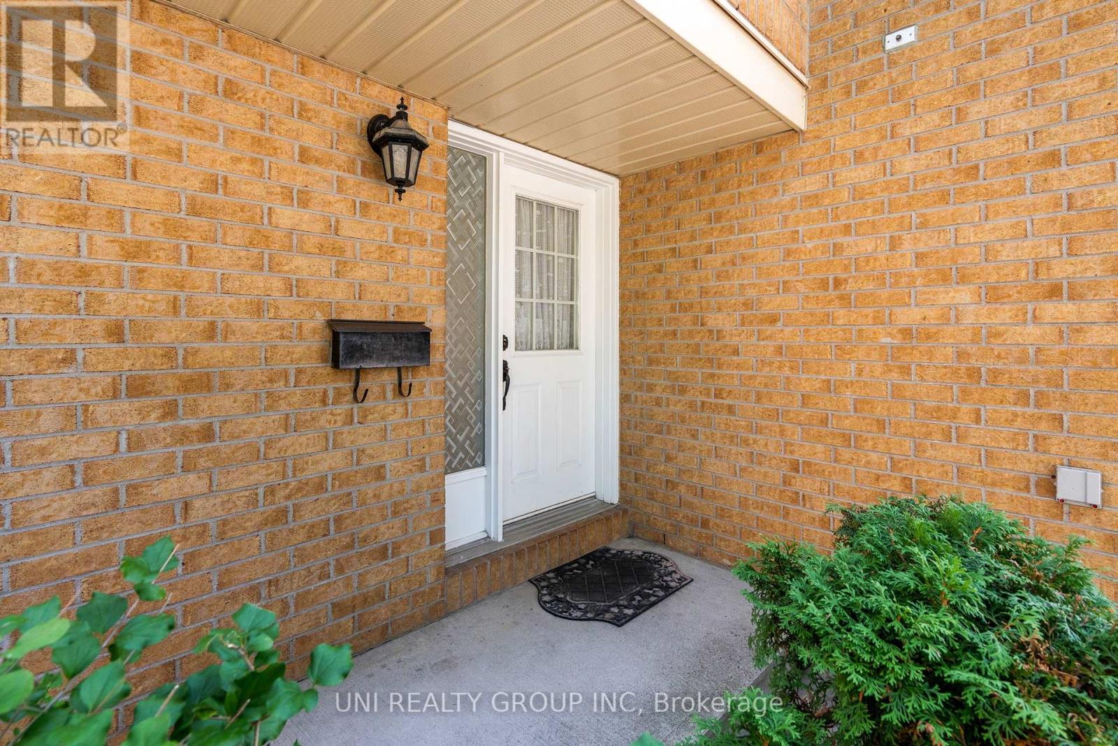 6134 Red Willow Drive, Ottawa, Ontario  K1C 7J8 - Photo 3 - X12410103