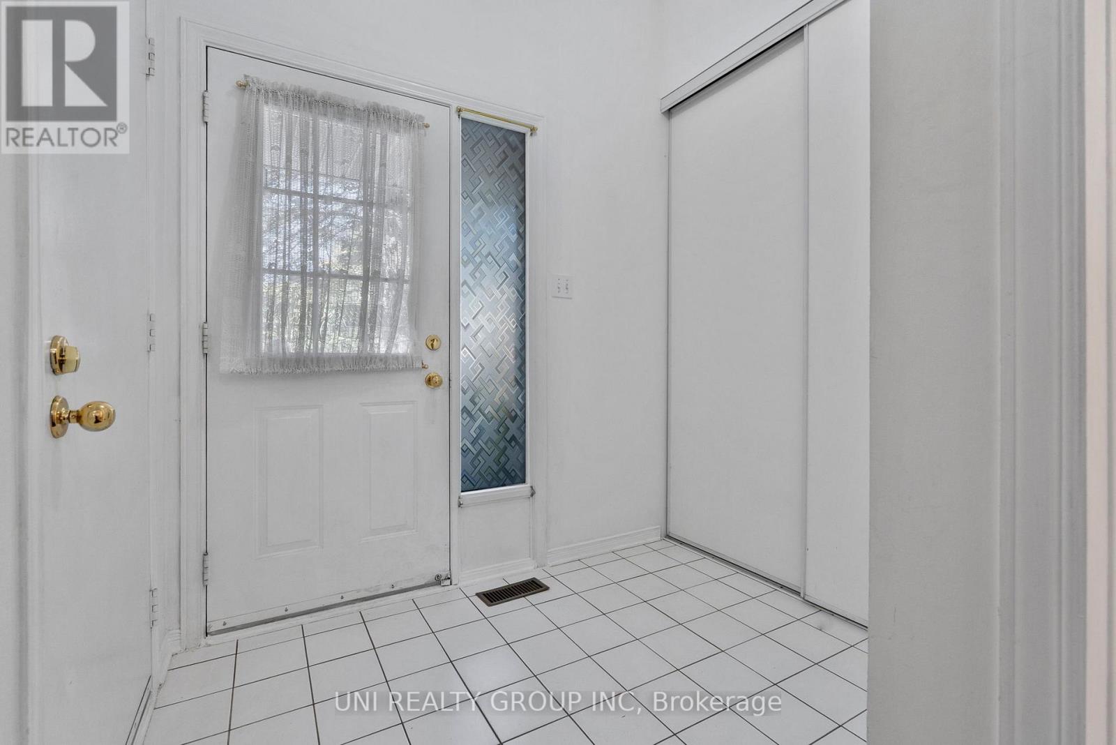 6134 Red Willow Drive, Ottawa, Ontario  K1C 7J8 - Photo 4 - X12410103