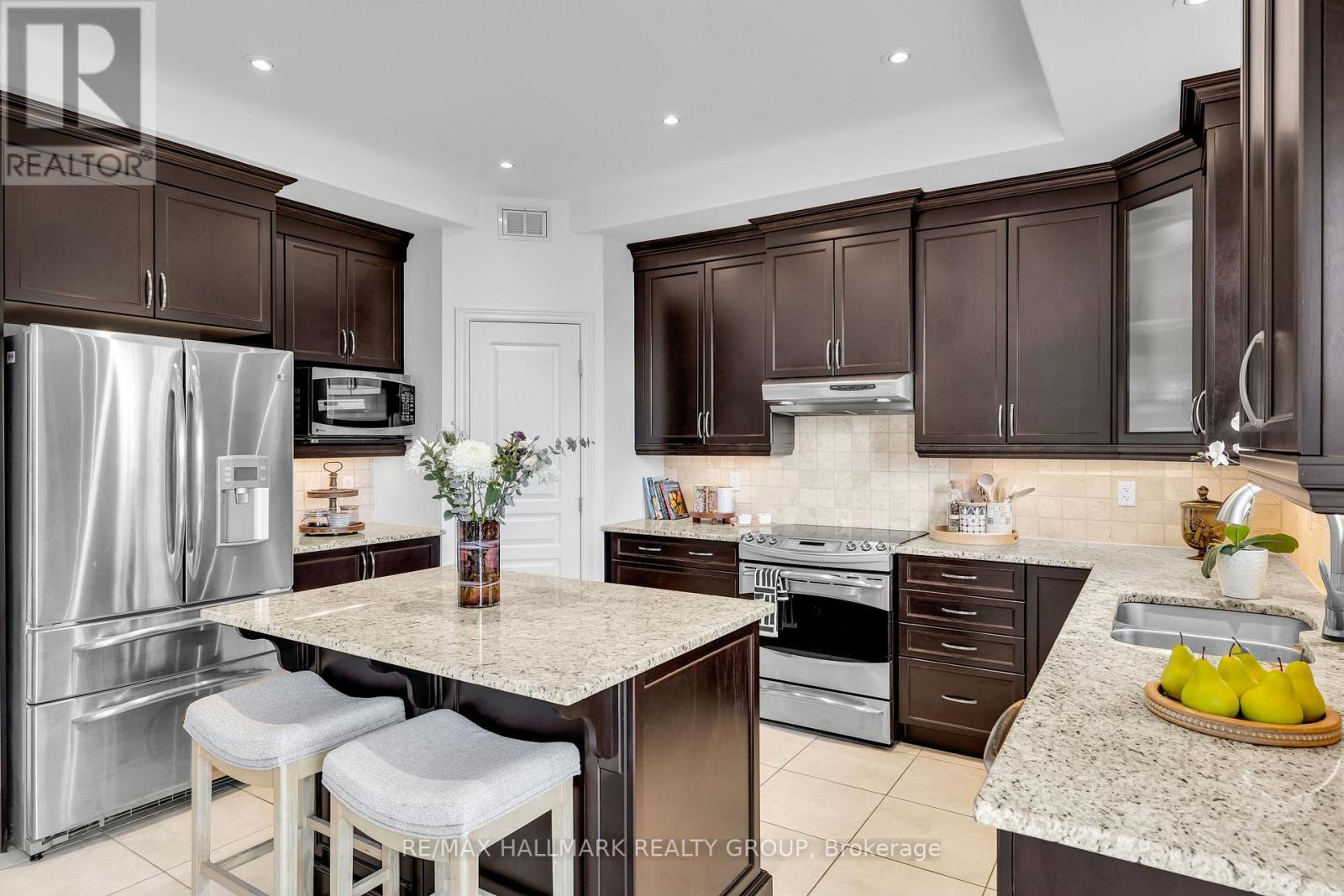 451 Landswood Way, Ottawa, Ontario  K2S 0A4 - Photo 15 - X12410130