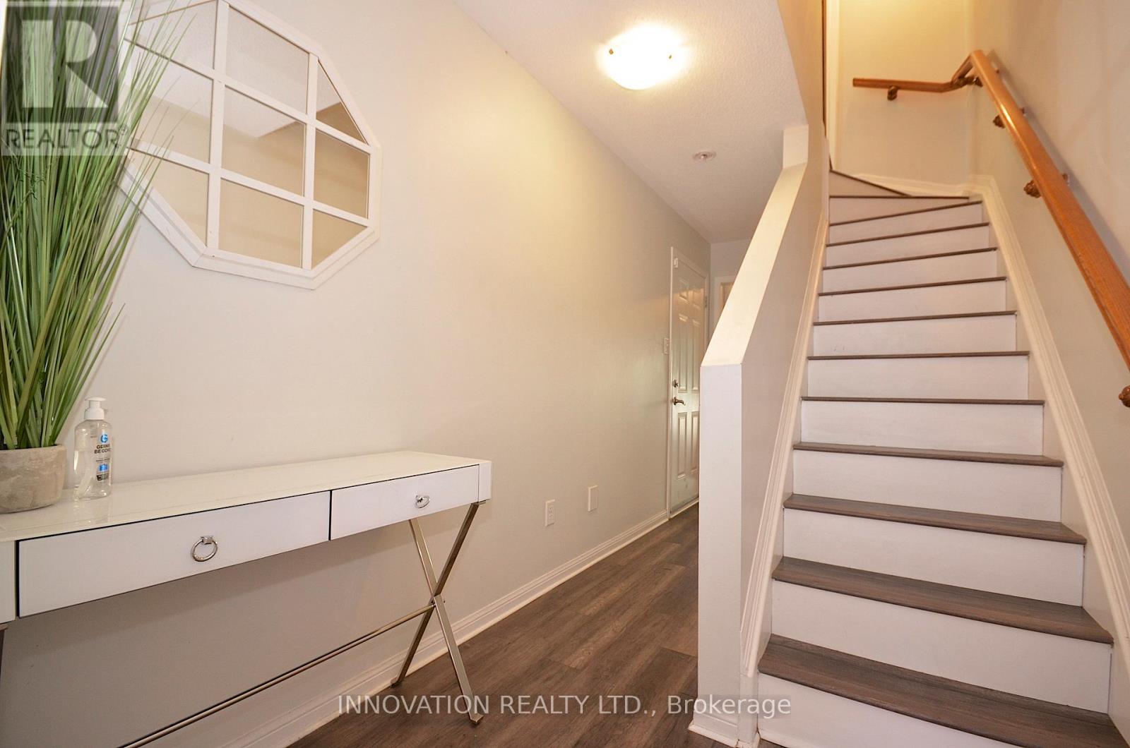 706 Sanibel Private, Ottawa, Ontario  K2H 0A8 - Photo 2 - X12410140