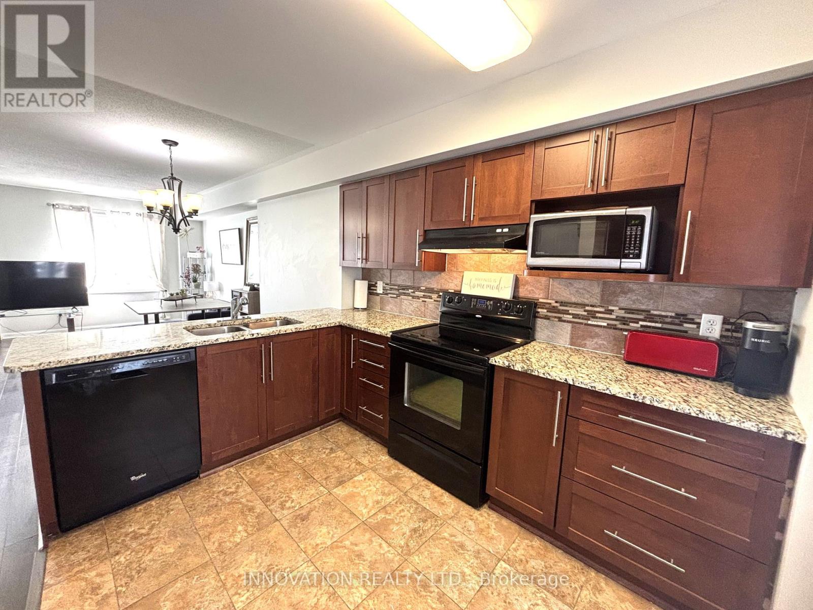 706 Sanibel Private, Ottawa, Ontario  K2H 0A8 - Photo 8 - X12410140