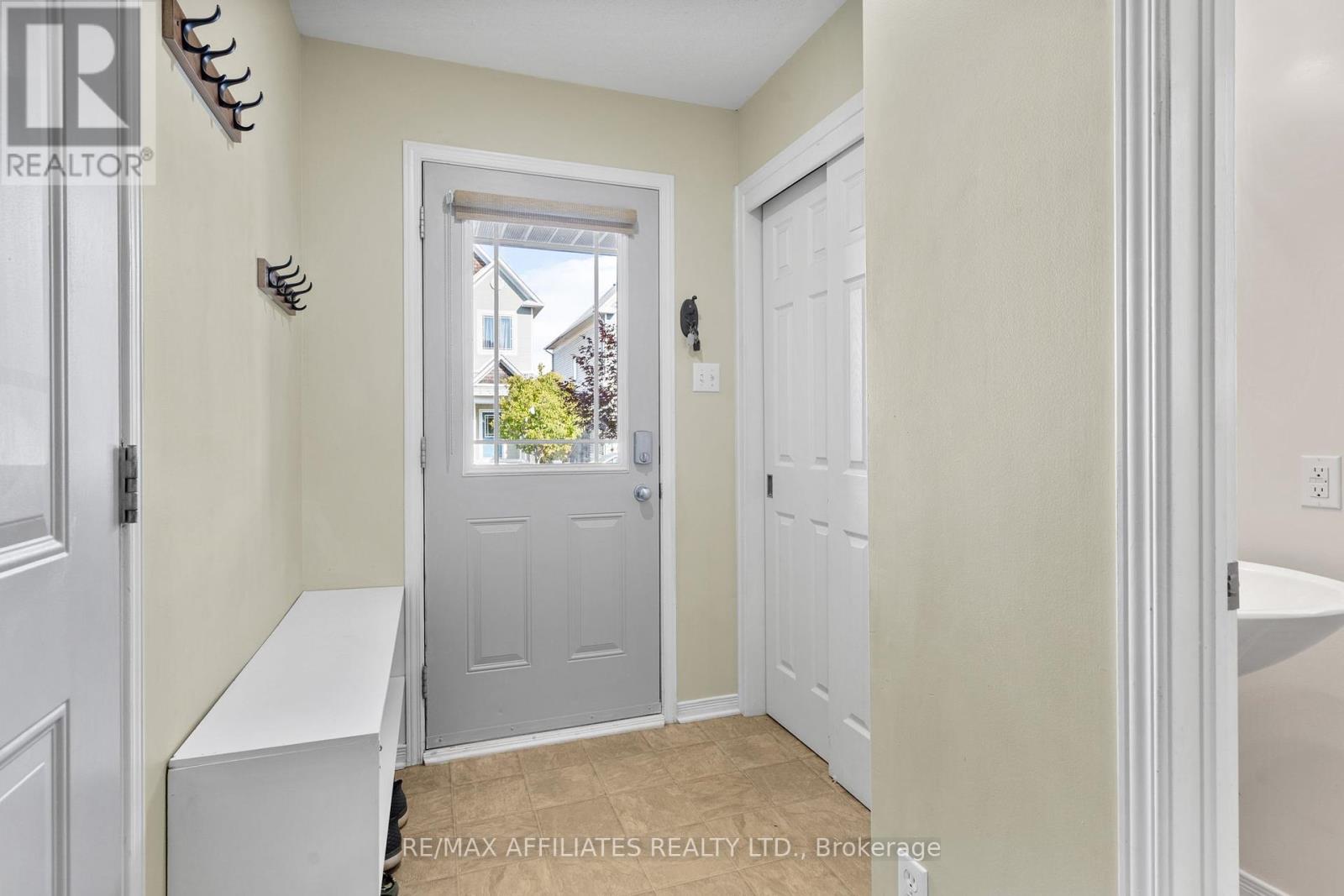 215 Catamount Court, Ottawa, Ontario  K2M 0A8 - Photo 3 - X12410147