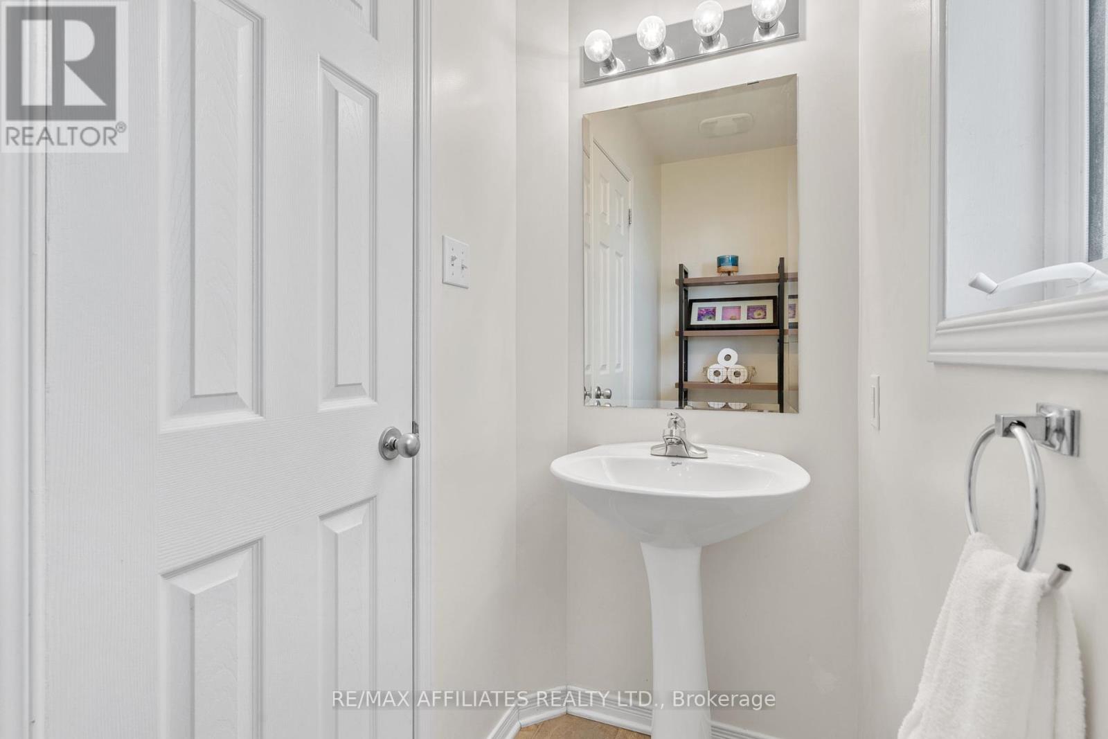 215 Catamount Court, Ottawa, Ontario  K2M 0A8 - Photo 5 - X12410147