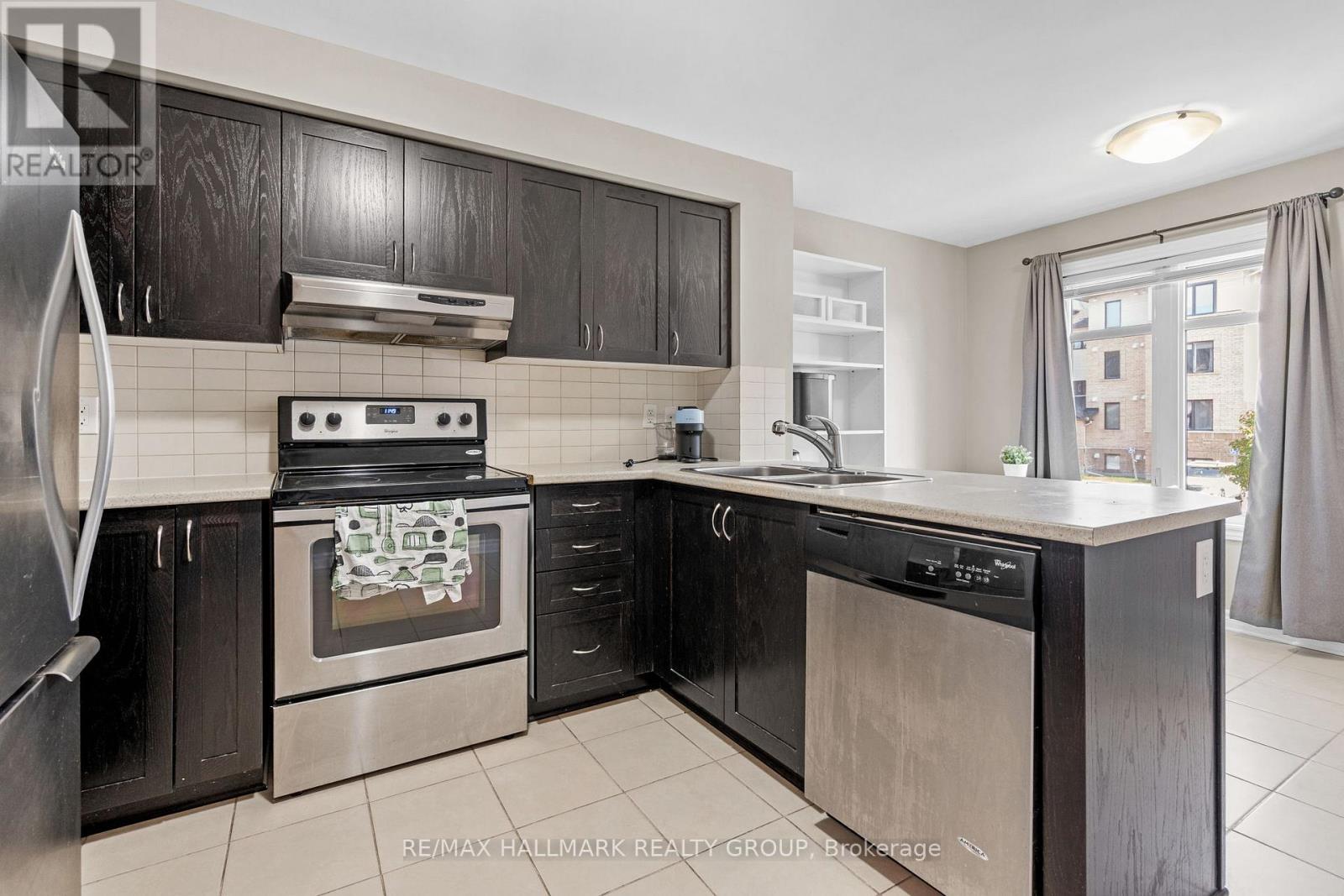 132 Bluestone Private, Ottawa, Ontario  K4A 0X7 - Photo 4 - X12410163