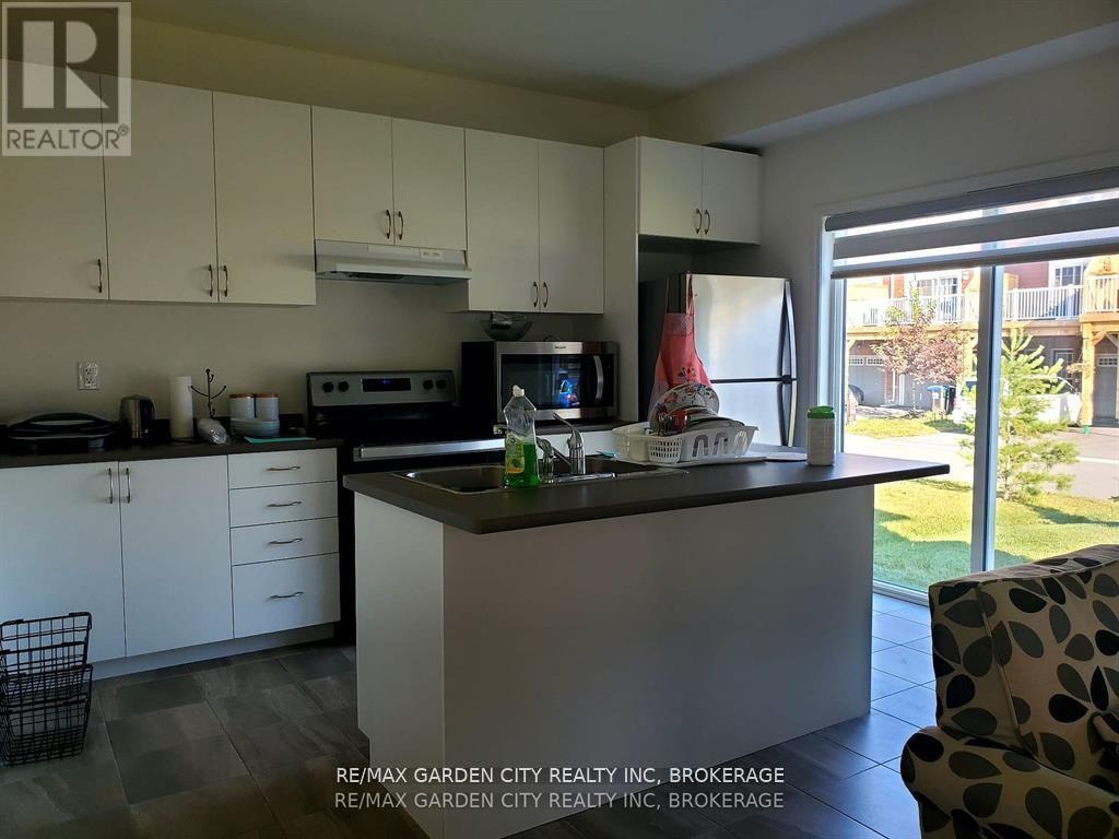 8 Hills Thistle Drive, Wasaga Beach, Ontario  L9Z 0J3 - Photo 2 - S12410189