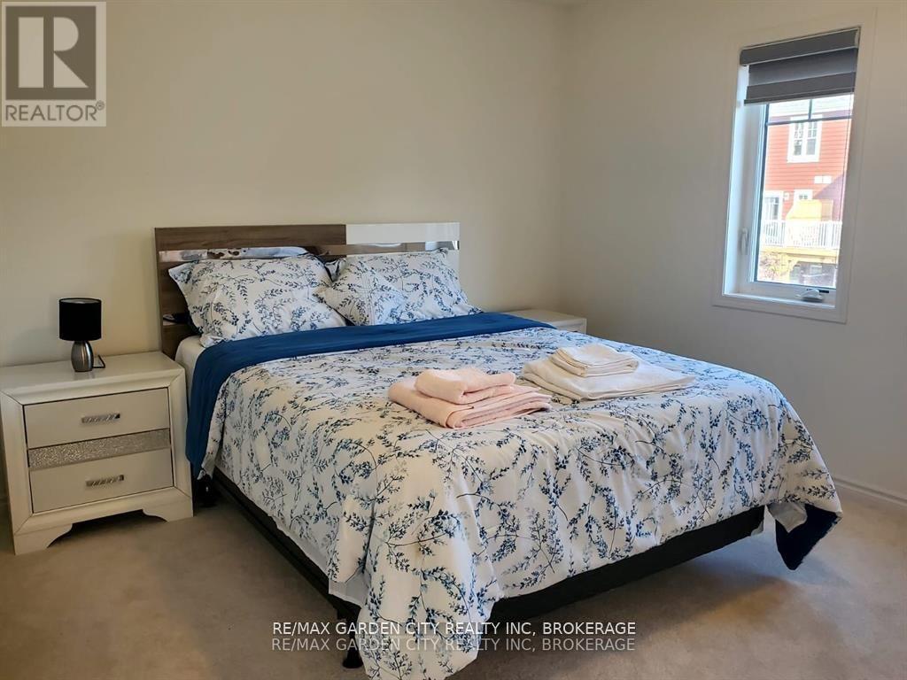 8 Hills Thistle Drive, Wasaga Beach, Ontario  L9Z 0J3 - Photo 3 - S12410189