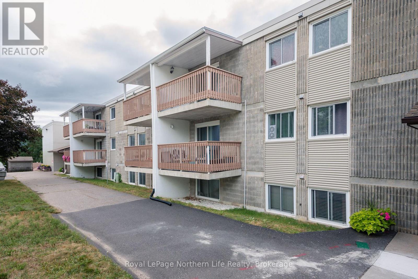 110 - 213 Leonard Street, North Bay, Ontario  P1B 5K3 - Photo 3 - X12410135