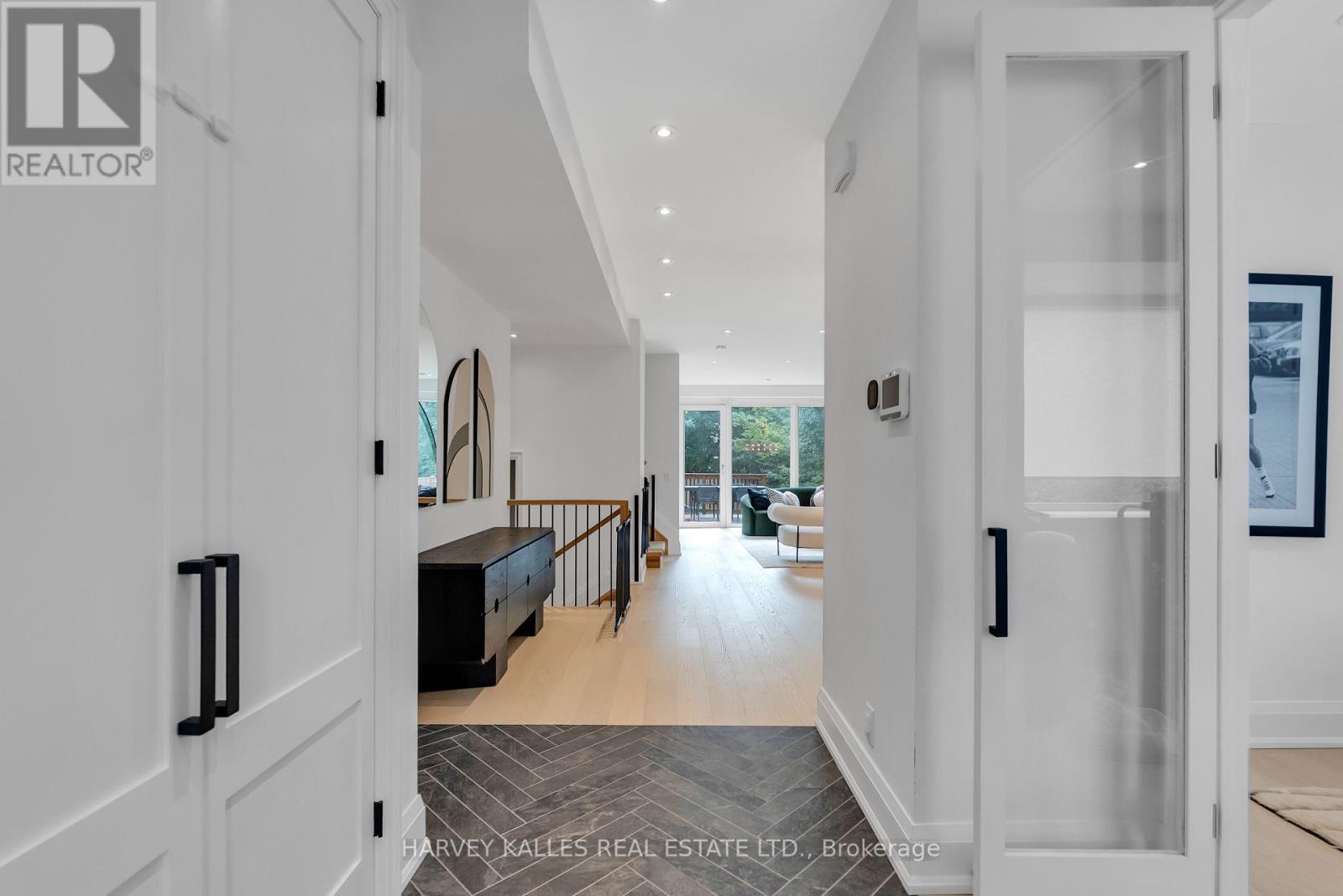 32 Almont Road, Toronto (Clanton Park), Ontario  M3H 3E3 - Photo 6 - C12410036