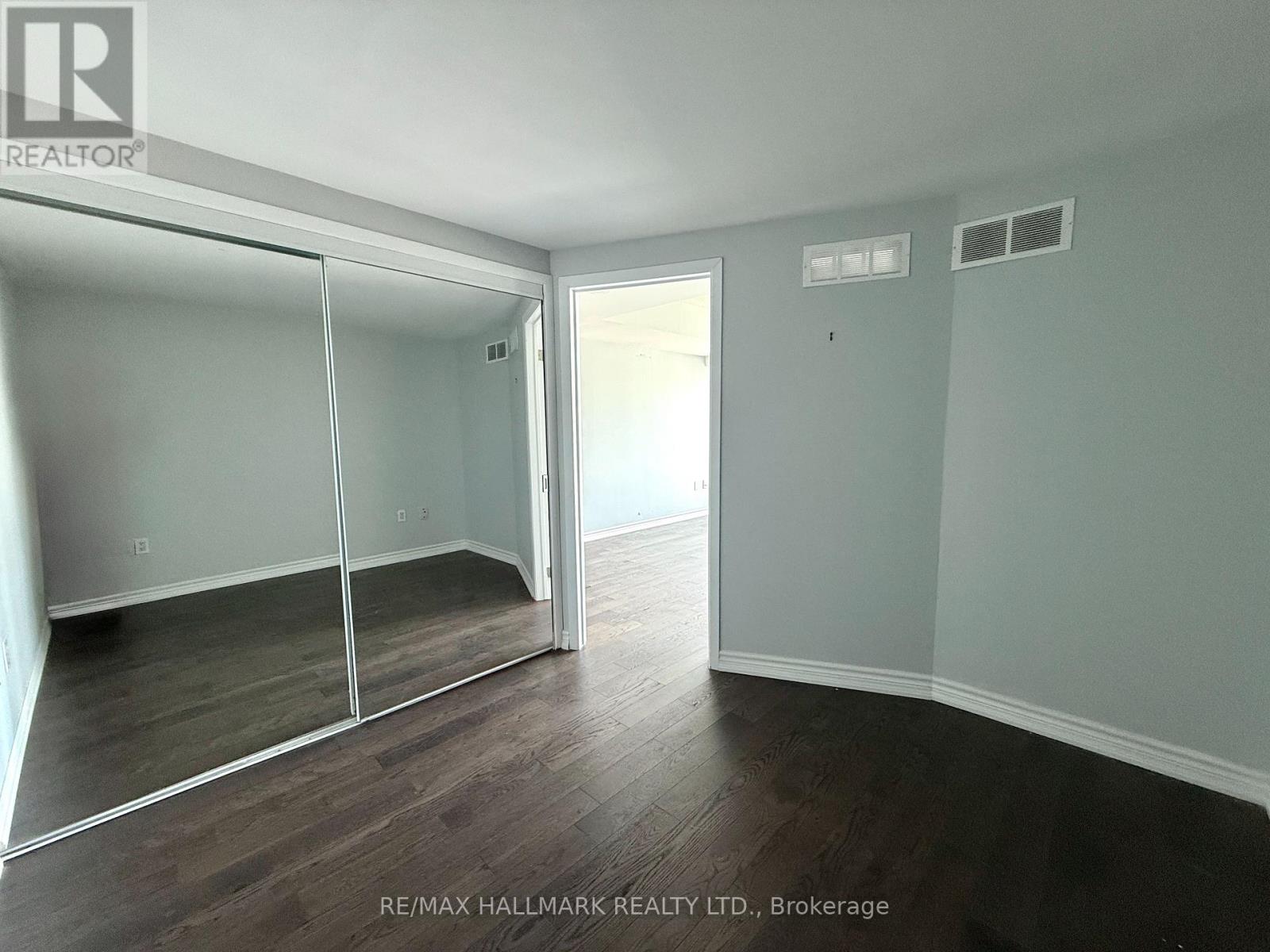 2805 - 11 Brunel Court, Toronto, Ontario  M5V 3Y3 - Photo 13 - C12410054
