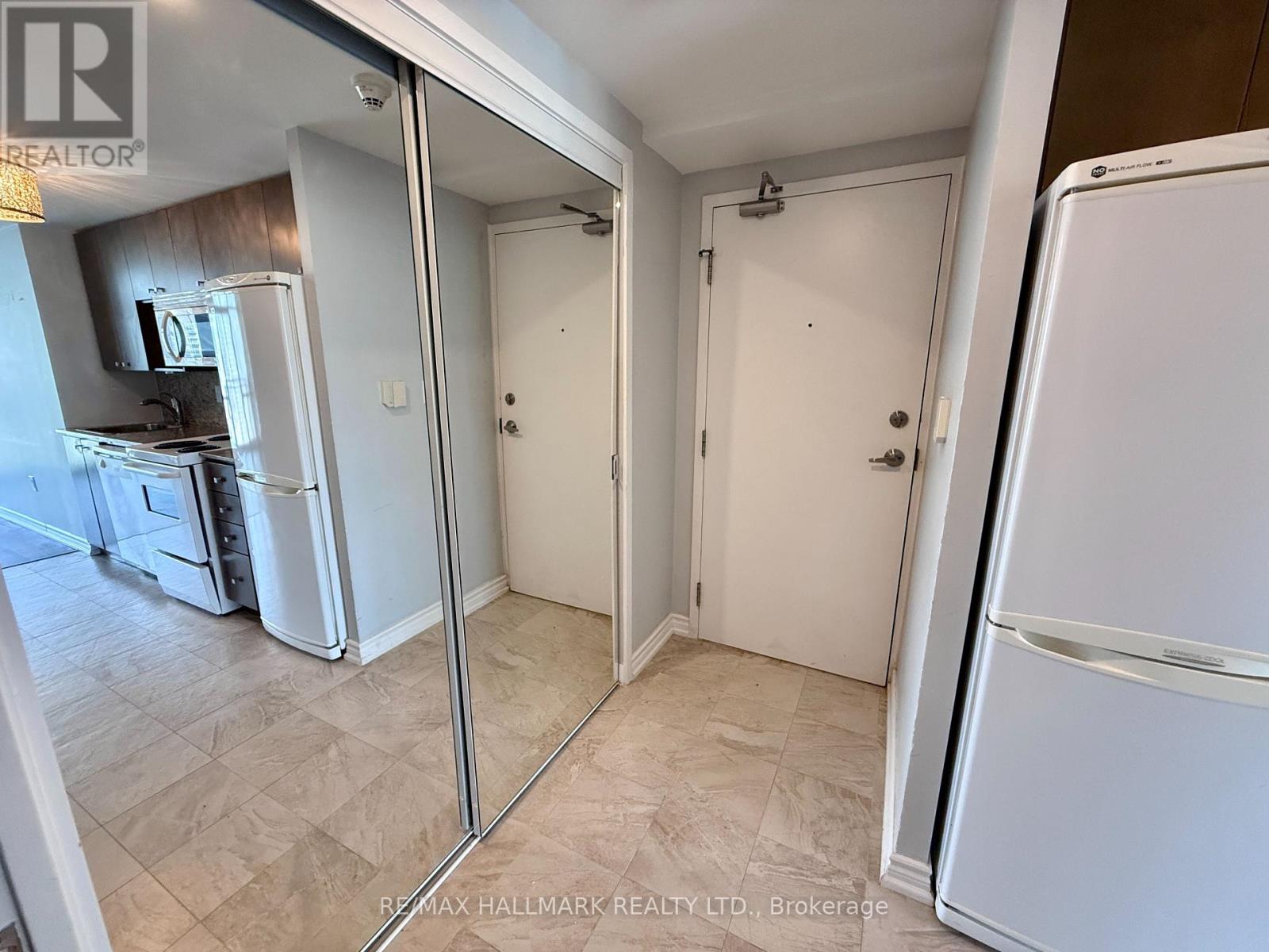 2805 - 11 Brunel Court, Toronto, Ontario  M5V 3Y3 - Photo 17 - C12410054
