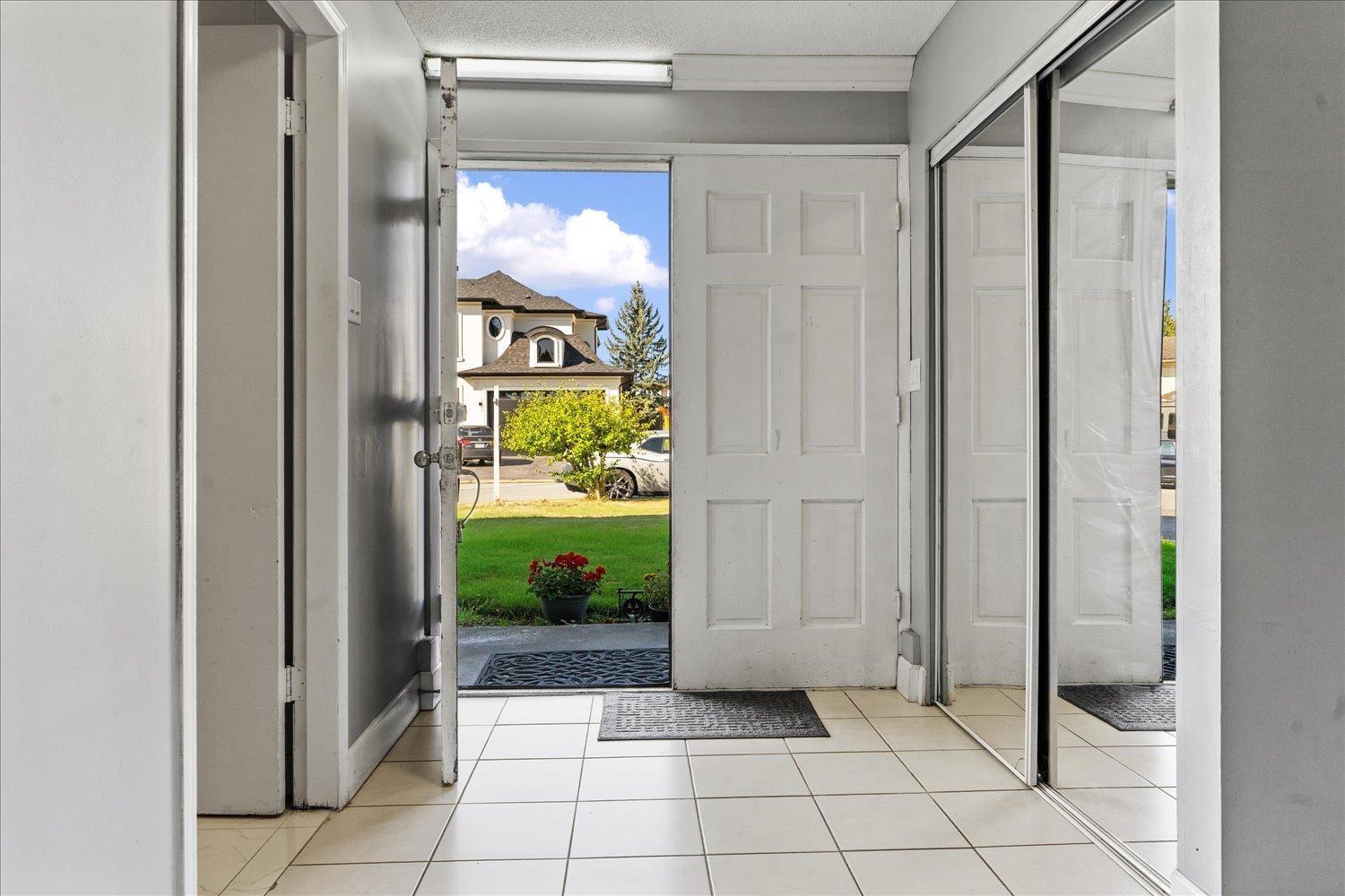 1943 Catalina Crescent, Abbotsford, British Columbia  V2T 3W2 - Photo 5 - R3048943