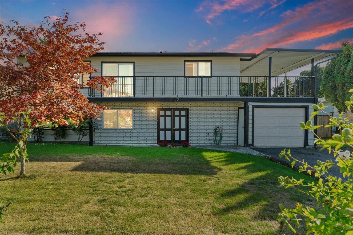 1943 Catalina Crescent, Abbotsford, British Columbia  V2T 3W2 - Photo 2 - R3048943