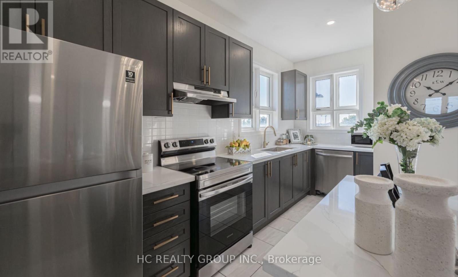 2 Chicago Lane, Markham, Ontario  L6E 0V6 - Photo 4 - N12410004