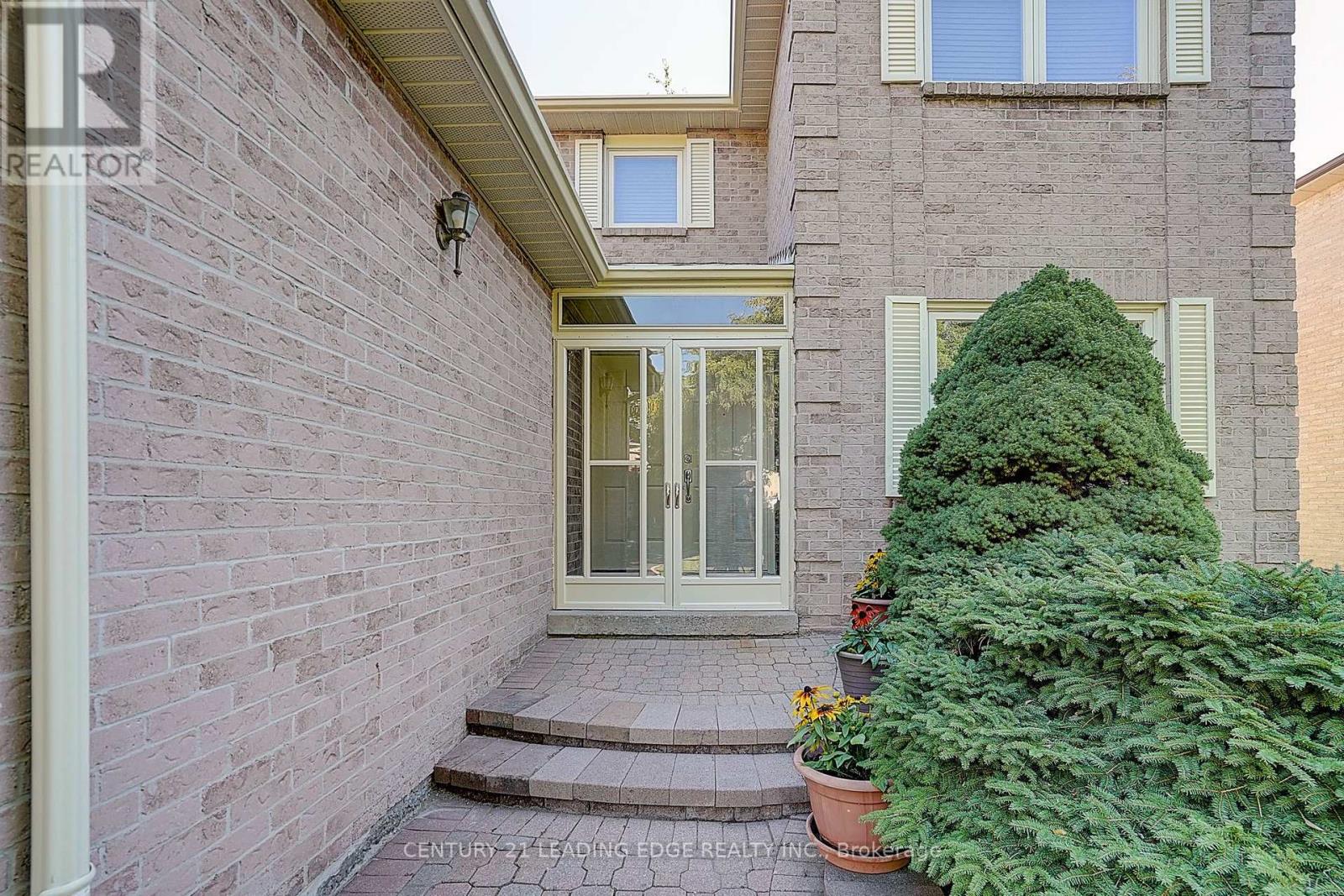 27 Sawyer Crescent, Markham, Ontario  L3P 5T8 - Photo 4 - N12410015