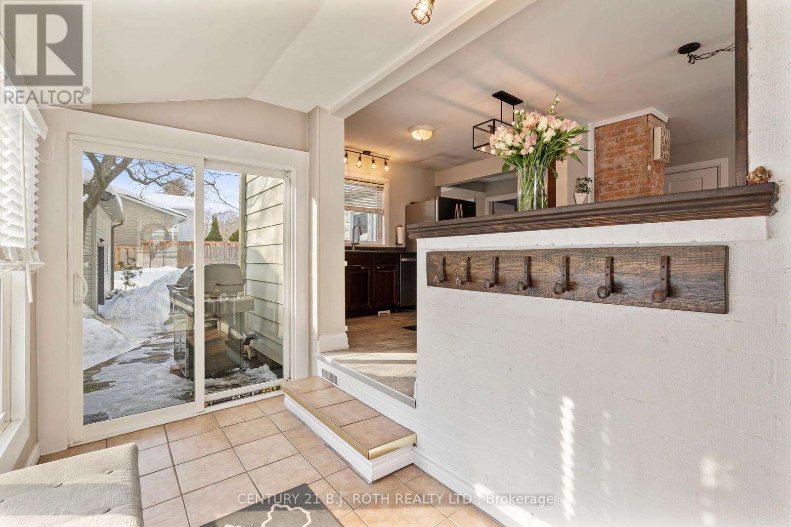 88 Puget Street, Barrie, Ontario  L4M 4N4 - Photo 13 - S12409992