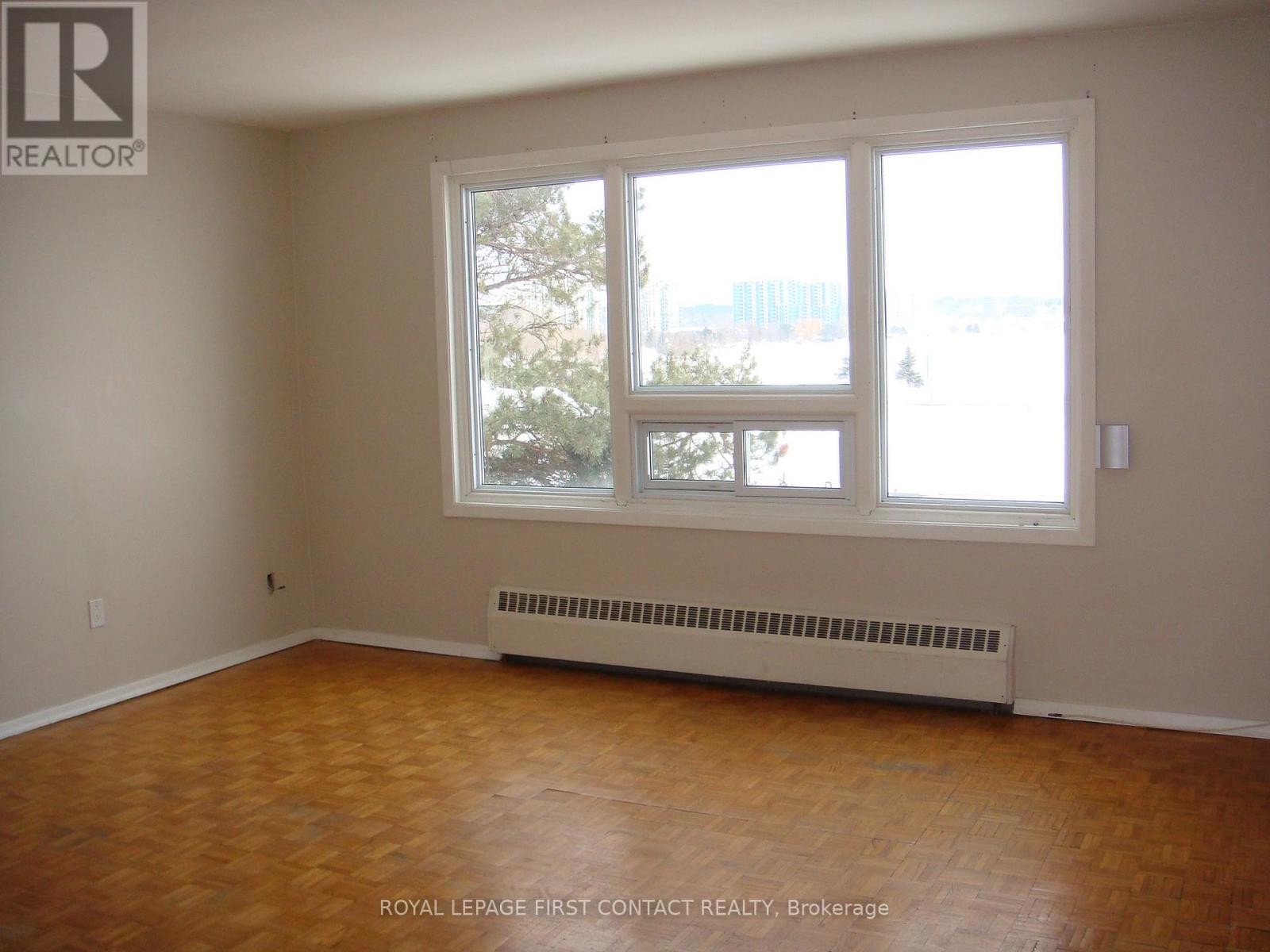 95 Gowan Street, Barrie, Ontario  L4N 2P2 - Photo 10 - S12410022