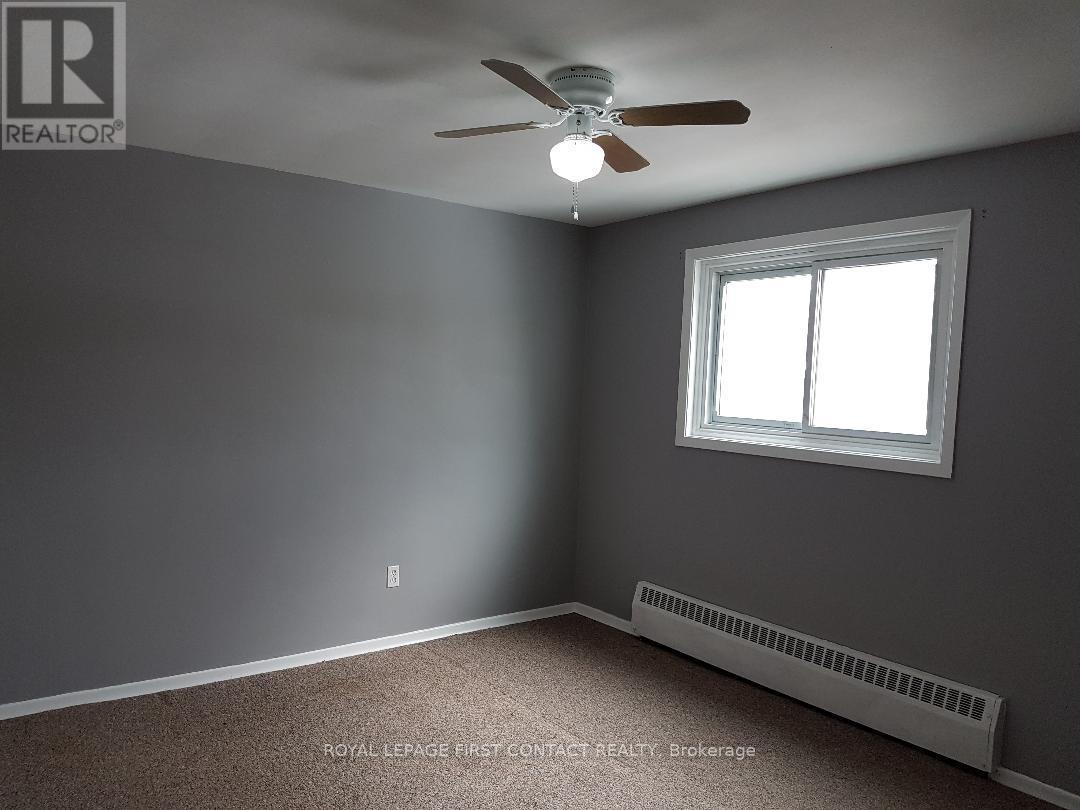 95 Gowan Street, Barrie, Ontario  L4N 2P2 - Photo 11 - S12410022