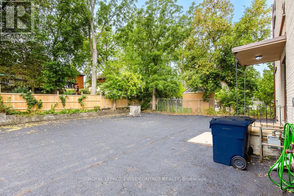 95 Gowan Street, Barrie, Ontario  L4N 2P2 - Photo 5 - S12410022
