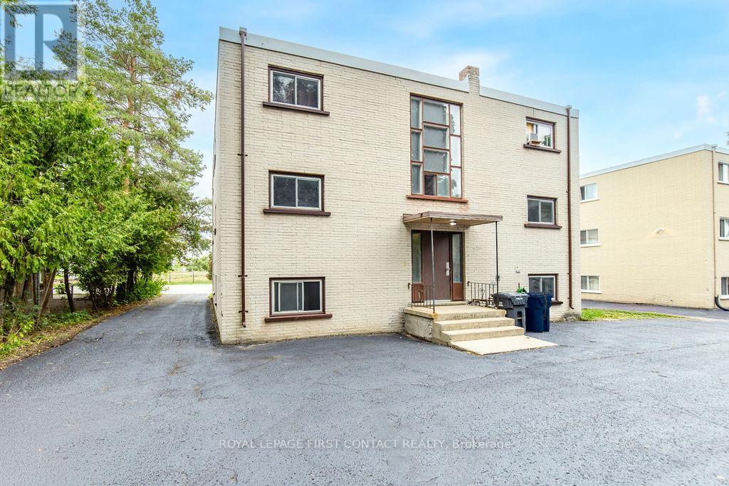 95 Gowan Street, Barrie, Ontario  L4N 2P2 - Photo 7 - S12410022