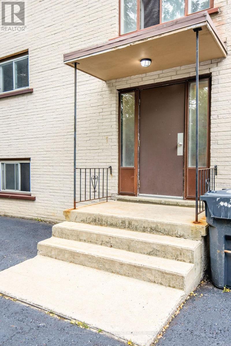 95 Gowan Street, Barrie, Ontario  L4N 2P2 - Photo 8 - S12410022
