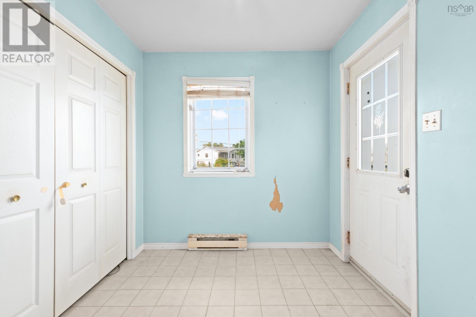 Property at 64 Thorncrest Court image 4