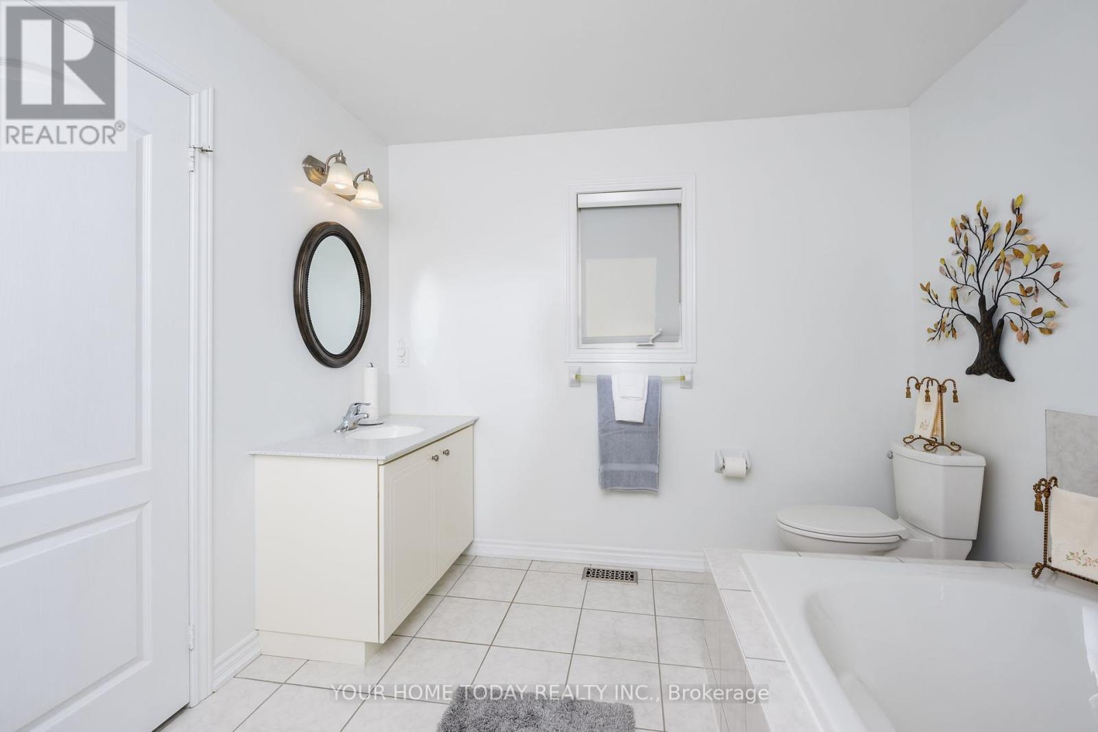 94 Foxtail Court, Halton Hills, Ontario  L7G 0G2 - Photo 25 - W12410063