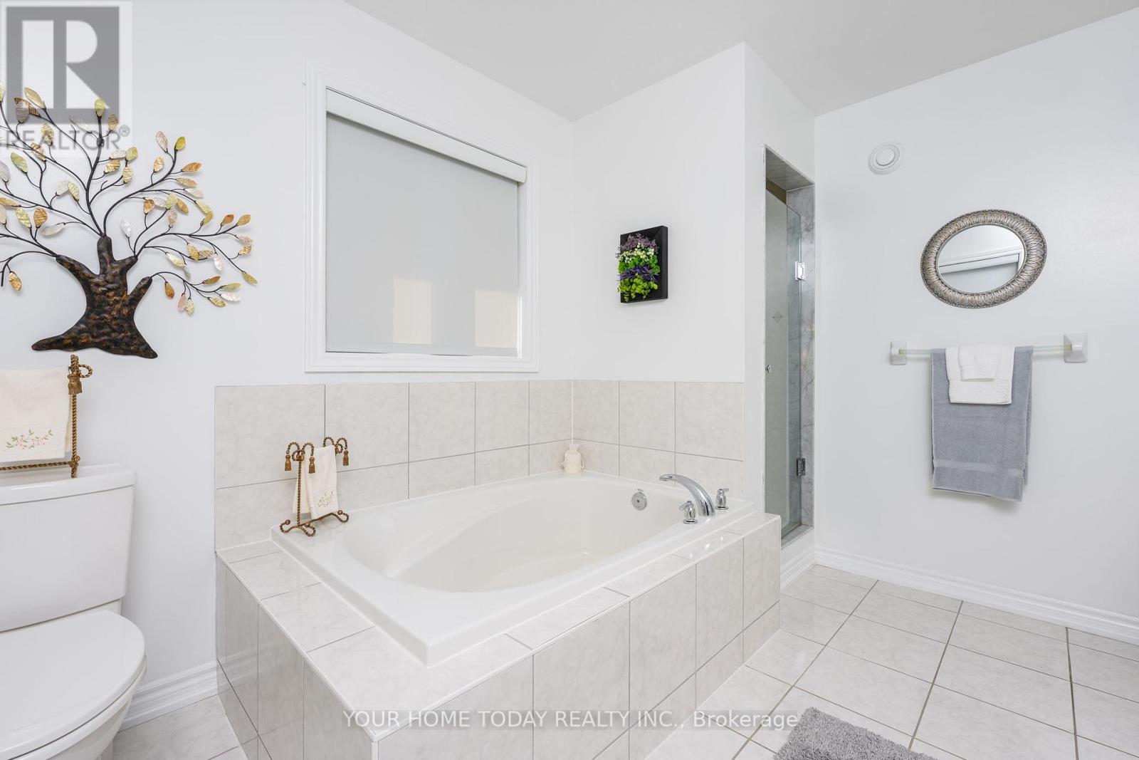 94 Foxtail Court, Halton Hills, Ontario  L7G 0G2 - Photo 27 - W12410063
