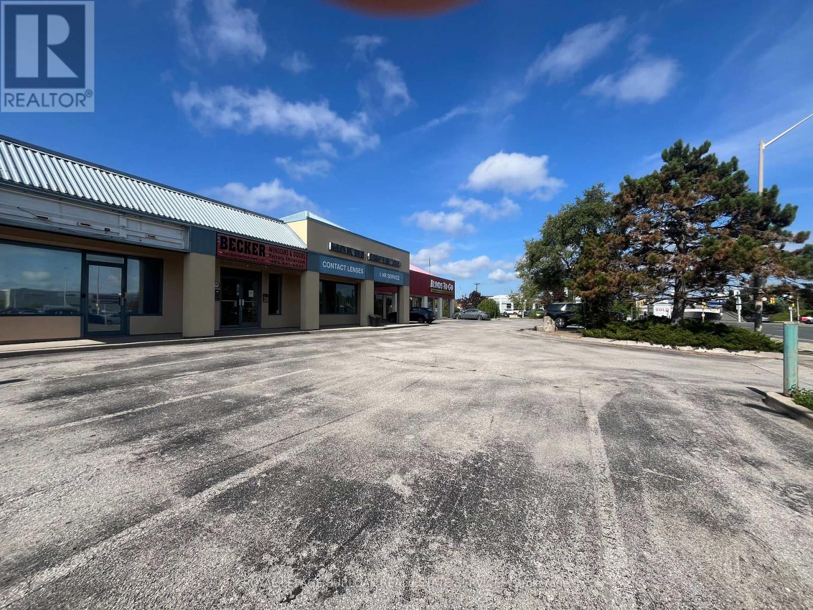 790 Guelph Line, Burlington, Ontario  L7R 3N5 - Photo 3 - W12410068