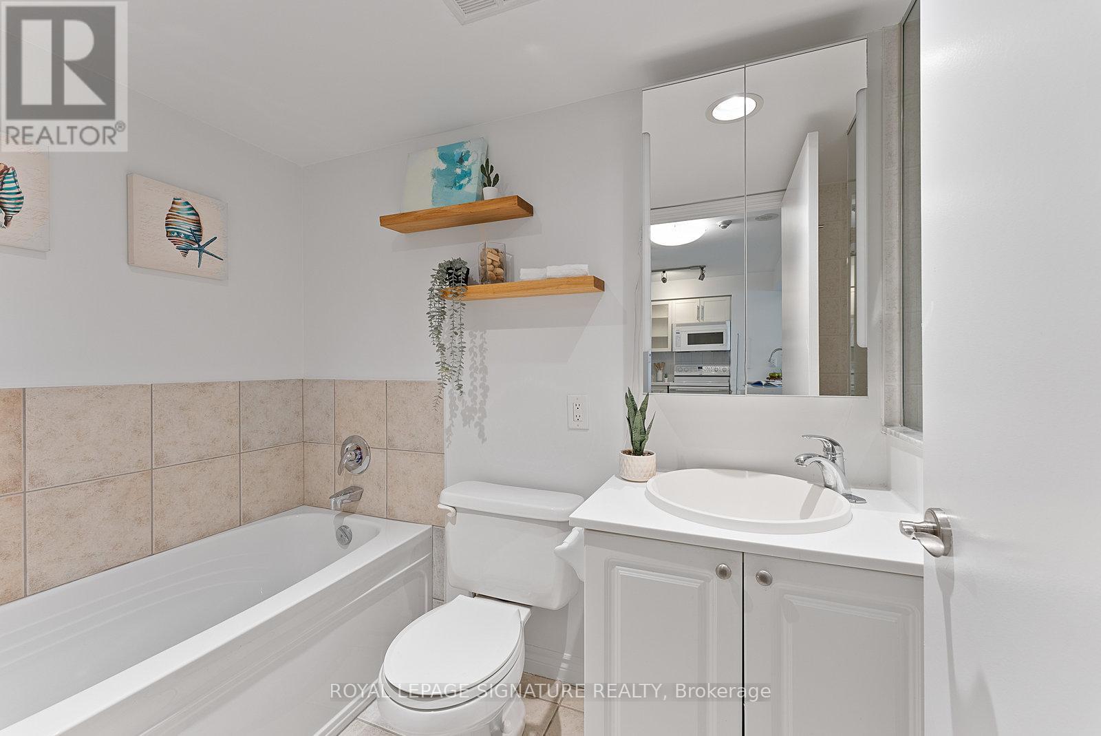 1407 - 410 Queens Quay W, Toronto, Ontario  M5V 3T1 - Photo 3 - C12410138