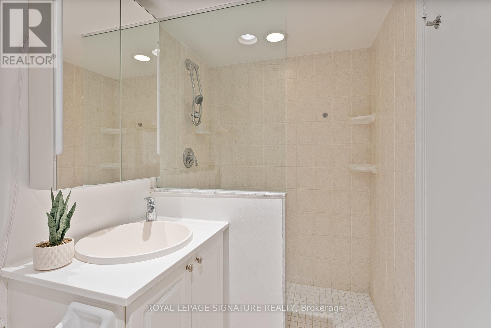 1407 - 410 Queens Quay W, Toronto, Ontario  M5V 3T1 - Photo 4 - C12410138