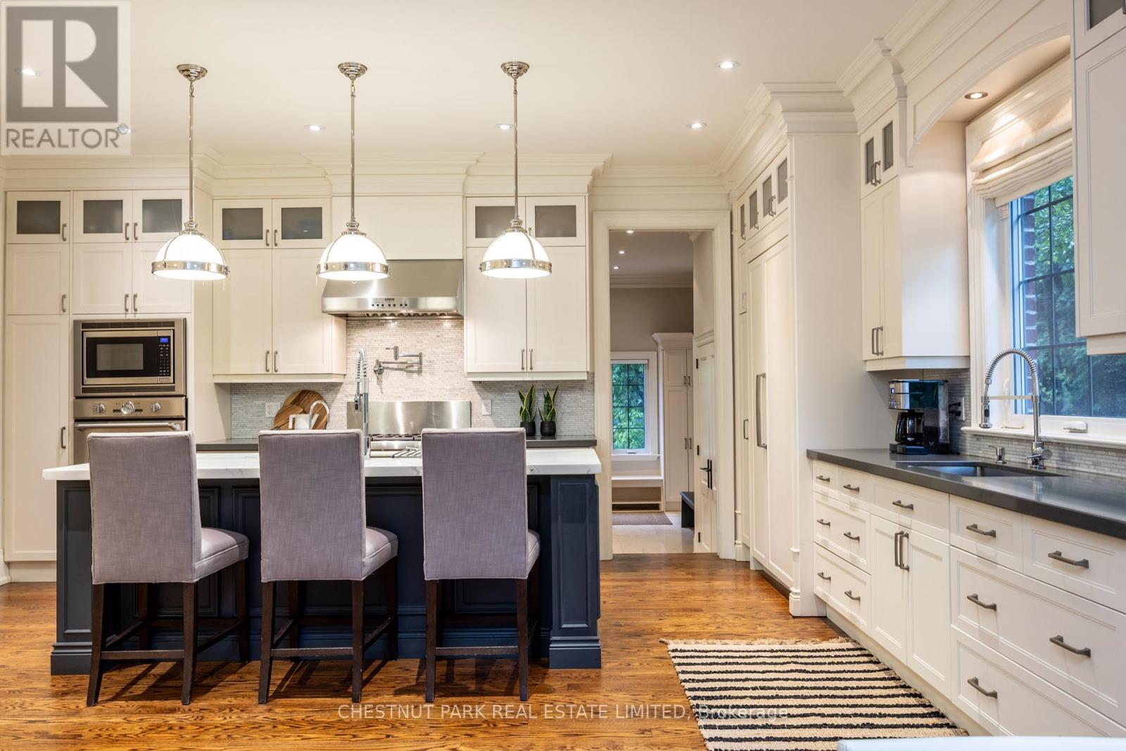 102 Mildenhall Road, Toronto (Bridle Path-Sunnybrook-York Mills), Ontario  M4N 3H5 - Photo 12 - C12410151