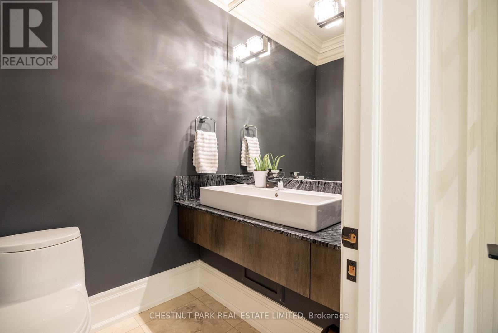 102 Mildenhall Road, Toronto (Bridle Path-Sunnybrook-York Mills), Ontario  M4N 3H5 - Photo 14 - C12410151