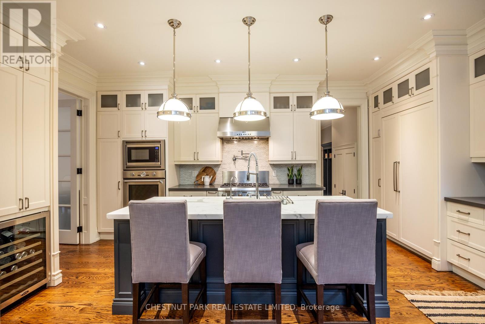 102 Mildenhall Road, Toronto (Bridle Path-Sunnybrook-York Mills), Ontario  M4N 3H5 - Photo 15 - C12410151